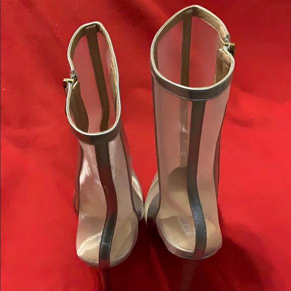 Shoes - Picture 4 of 5